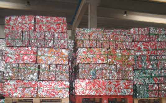 Lattine in alluminio pronte per gli impianti di trasformazione